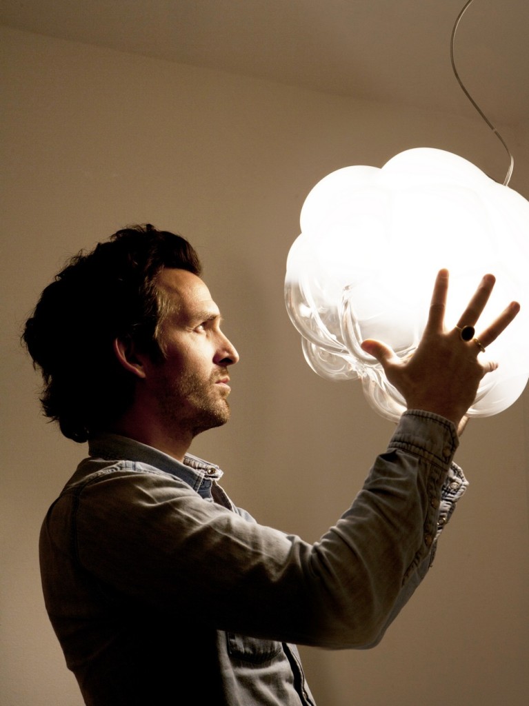 lighting-object-shaped-like-an-evanescent-cloud-by-mathieu-lehanneur-image-0